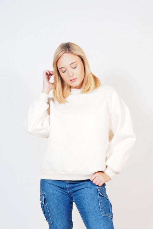 Loose soft sweatshirt with rhinestones