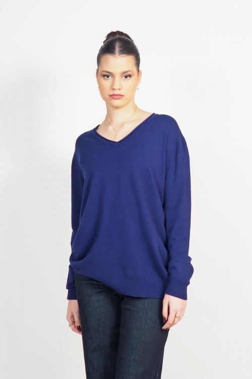 Soft knit v cut top Linda